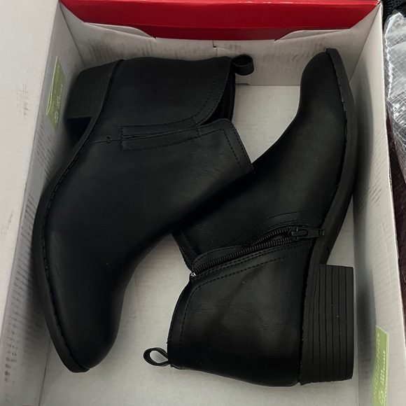 Women’s short black booties boots American Rags 8 cadee NEW NIB - Picture 6 of 7